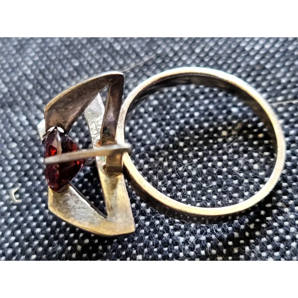 Vintage MCM Starburst Sterling‎ Silver Red Stone Ring Garnet Unique Size 7